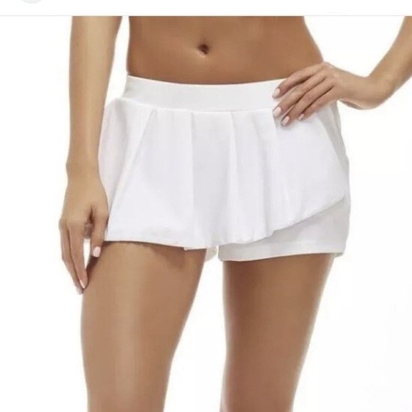 Fabletics Cognac Shorts White size Medium - Picture 1 of 6